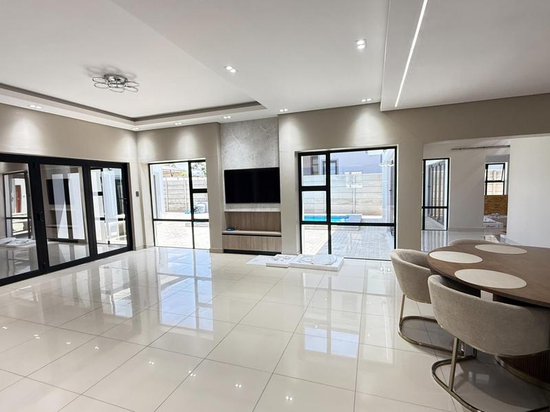 5 Bedroom Property for Sale in Tafelzicht Western Cape